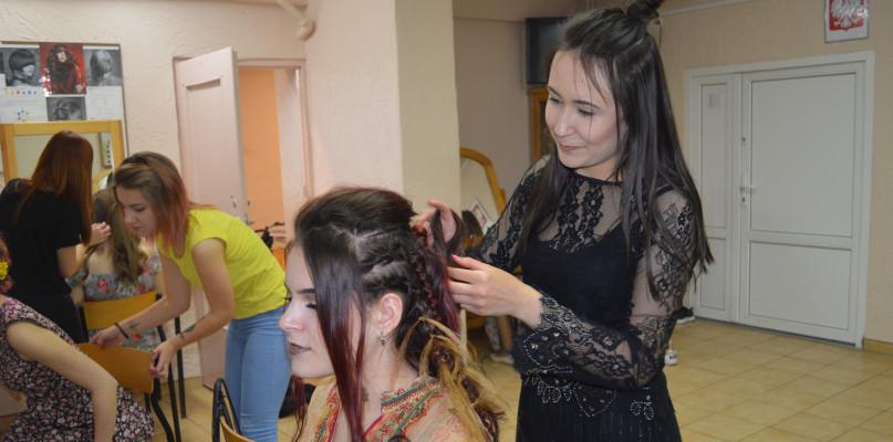Gotowali, sprzedawali i robili fryzury (FOTO)