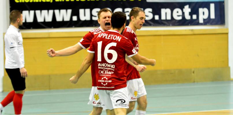Osiem goli i trzy punkty. Red Devils - Clearex 5:3 (GALERIA)