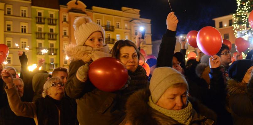 Mieszkańcy przyszli na chojnicki rynek dla Owsiaka (FOTO)