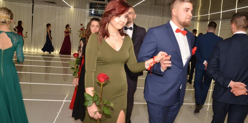 Studniówka z minutą ciszy