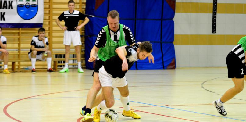 Czerska Liga Halowa wróciła do gry. Liderem Drewpol (ZDJĘCIA)