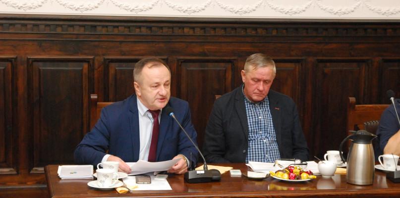 Budżet przyjęty ze sporym deficytem