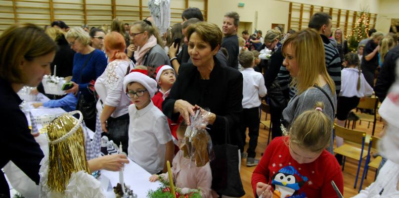 Koncert i kiermasz w szkole w Kłodawie (FOTO)