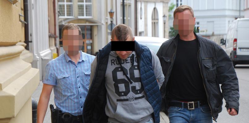 Prokuratura oskarża mężczyznę, który strzelał z wiatrówki