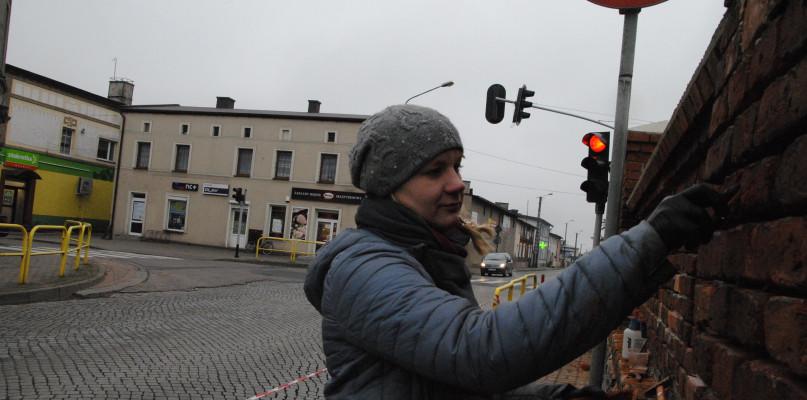 Każda cegła jest czyszczona