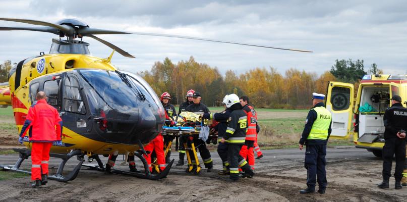 Osobówka uderzyła w dom w Czersku (FOTO)