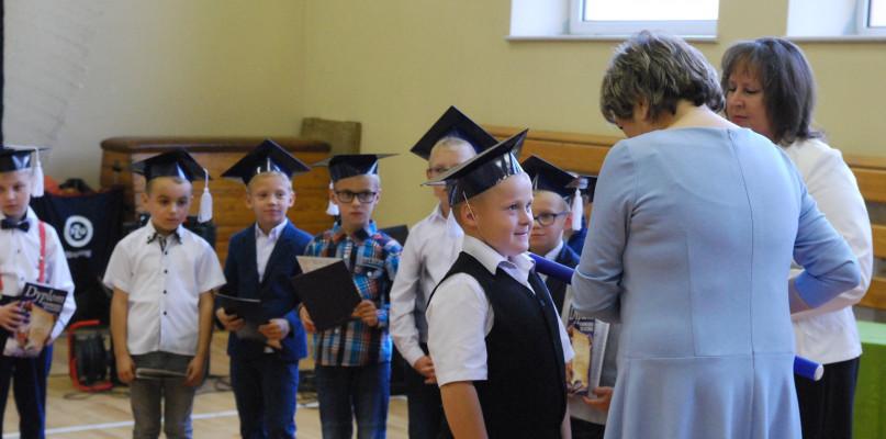 Pasowanie pierwszoklasistów w Kłodawie (GALERIA)