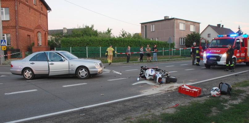 Motocykl uderzył w osobówkę w Łęgu (FOTO)