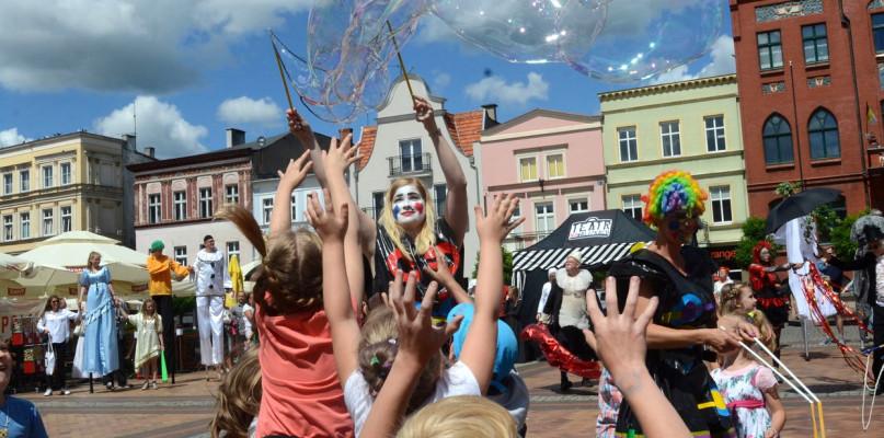 Teatry uliczne w sobotę (PROGRAM)