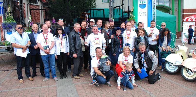 Zlot skuterów Osa na rynku w Czersku (FOTO)