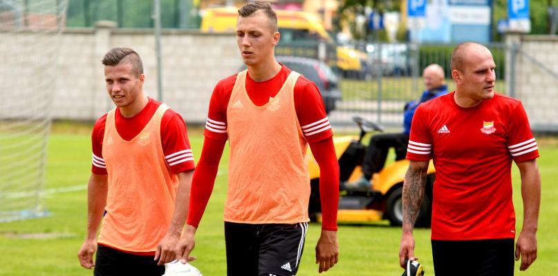 Transferowa ofensywa Chojniczanki. Nowi na treningu (GALERIA)