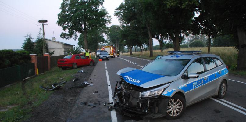 Zderzenie alfy romeo i radiowozu (AKTUALIZACJA, FOTO)