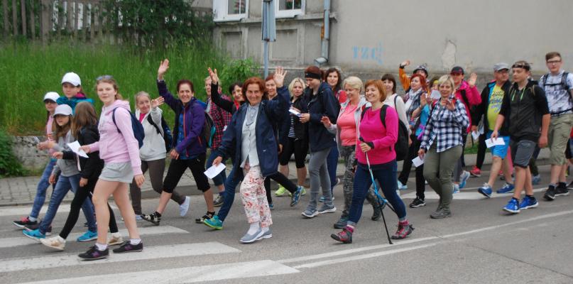 Pieszo, biegiem i na motocyklach ruszyli z Czerska do Wiela (GALERIA)