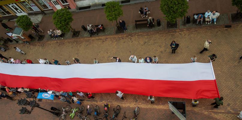 Dzień Flagi. Zobacz, jak prezentowała się z góry (FOTO)