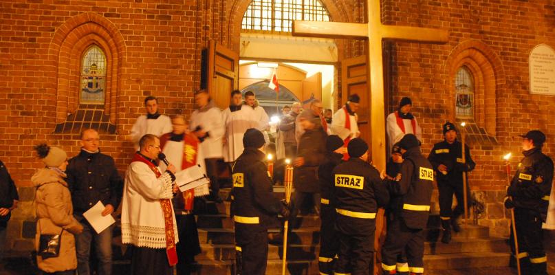 Droga krzyżowa na ulicach Czerska (GALERIA)