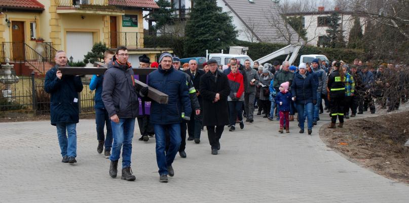 Droga krzyżowa ulicami Klawkowa (GALERIA)