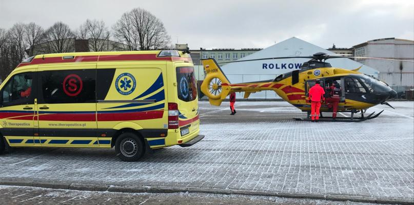 Helikopter zabrał poszkodowane dziecko do szpitala