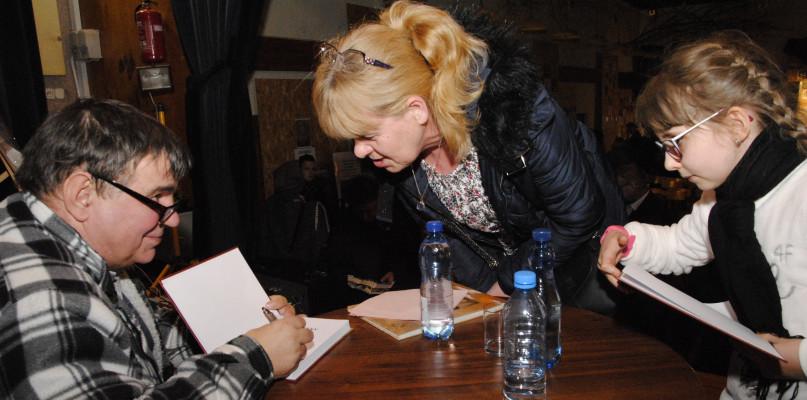 Nowa publikacja o Konarzynach (GALERIA)