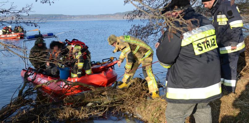 Wędkarze uwięzieni na jeziorze niedaleko Swornegaci