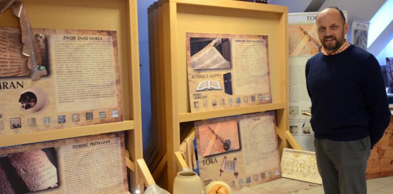 Wystawa o historii Biblii. Ekspozycja w CIT w Czersku