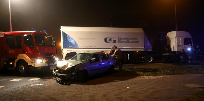 Osobówka zderzyła się z ciężarówką na Gdańskiej w Chojnicach