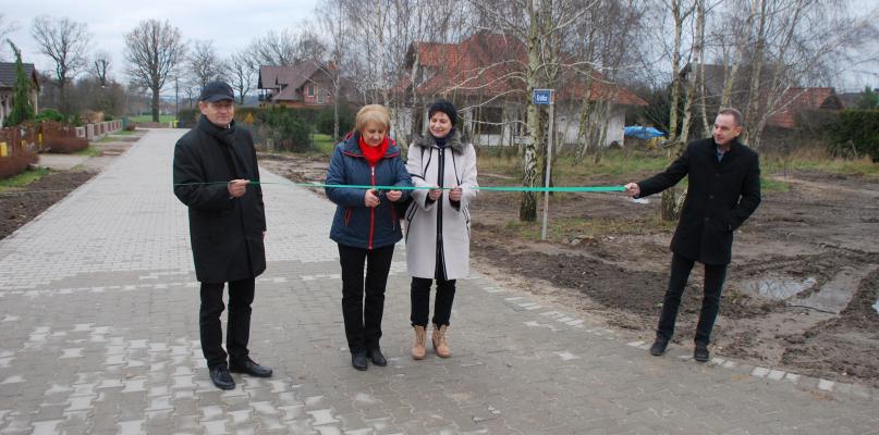 Oficjalne otwarcie nowych dróg osiedlowych w Klawkowie