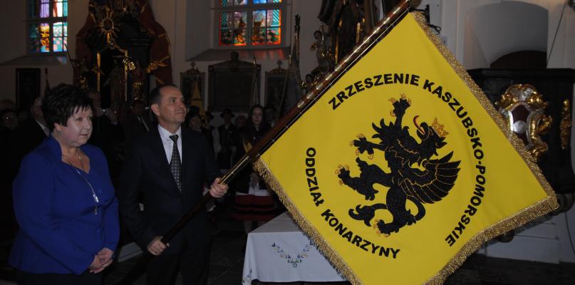 Mają nowy sztandar w Konarzynach (GALERIA)