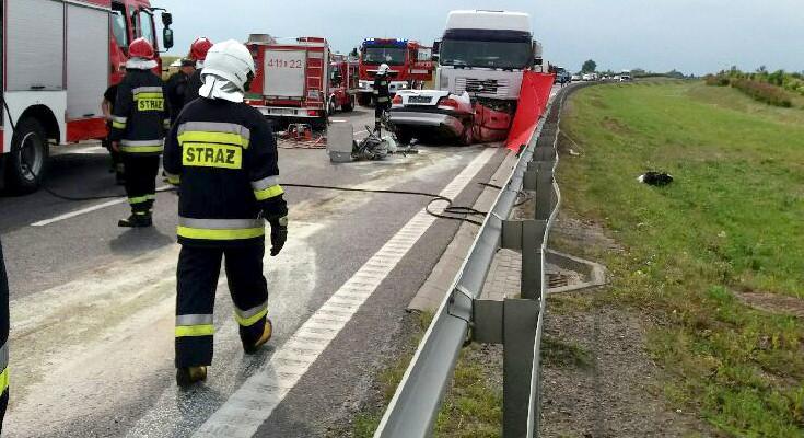 Tragedia na obwodnicy. Nie żyją trzy osoby (AKTUALIZACJA)