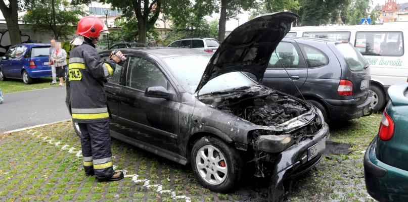 Pożar samochodu w centrum Chojnic (FOTO)