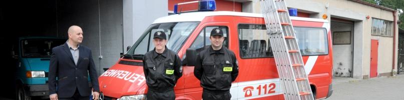 Strażacy z Chojnic cieszą się z nowego wozu