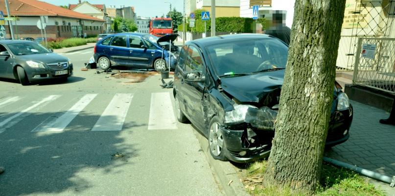 Kolizja w Chojnicach. Zderzyły się volkswagen i citroen