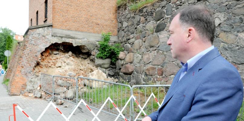 Zawalił się chojnicki zabytkowy mur obronny