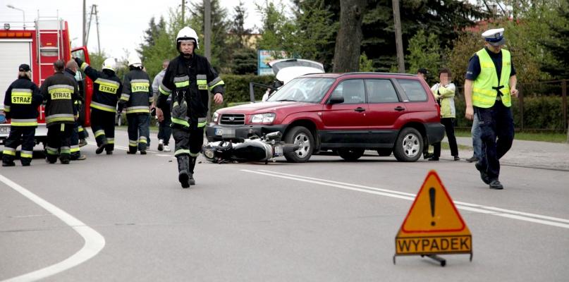 Zderzenie samochodu ze skuterem w Czersku