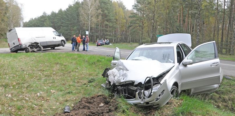Zderzenie trzech aut na drodze wojewódzkiej nr 212