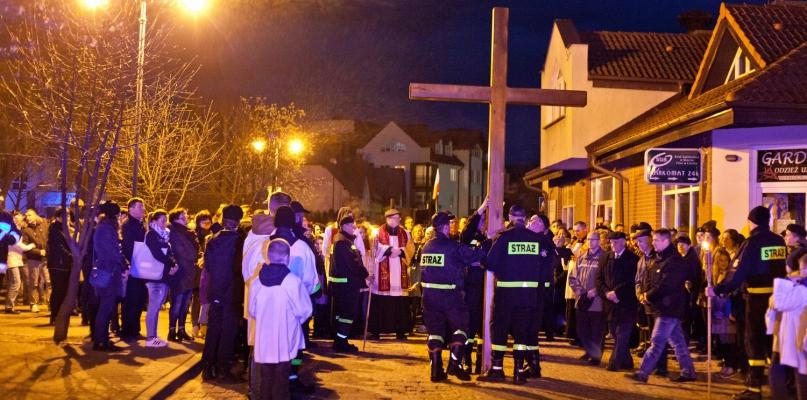Droga krzyżowa przeszła ulicami centrum Czerska (GALERIA ZDJĘĆ)