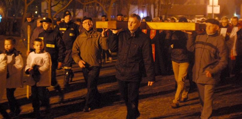 Jutro Wielki Piątek. Przez nasze miasta przejdą drogi krzyżowe