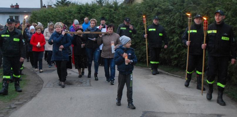 Pierwsza droga krzyżowa przeszła w piątek przez Nowe Ostrowite