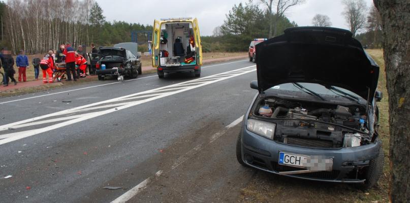 Seria wypadków w gminie Czersk. Zderzyły się trzy auta osobowe
