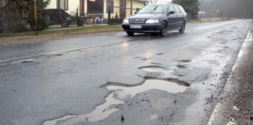 Fatalny stan drogi wojewódzkiej 212 z Chojnic do Bytowa