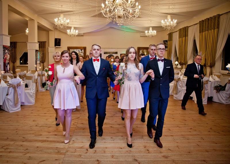 Uczniowie z ZSP w Malachinie bawili się na studniówce (GALERIA CZĘŚĆ 1)