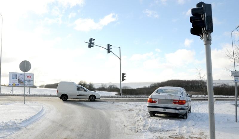 Kolizja na skrzyżowaniu Bytowskiej z drogą do Charzyków (FOTO)