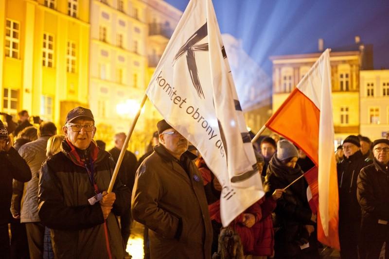 W Chojnicach protestowali w obronie demokracji (GALERIA)