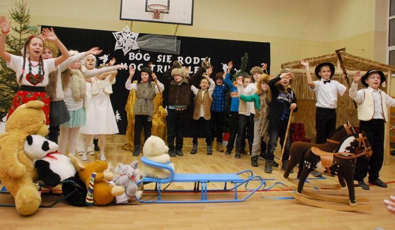 Jasełka i kiermasz w podstawówce w Kłodawie (GALERIA)