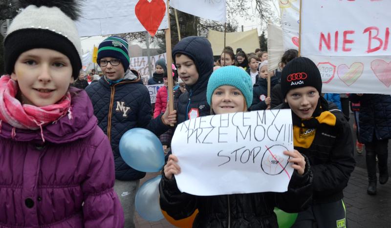 Marsz przeciw przemocy w Konarzynach (GALERIA)