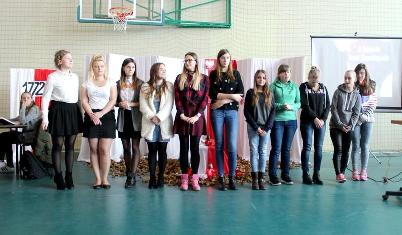 Uczennice z ZSP w Malachinie ze stypendiami marszałka