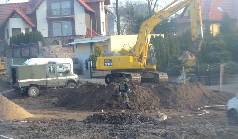 Saperzy usunęli niewybuch przy ChCK (GALERIA)
