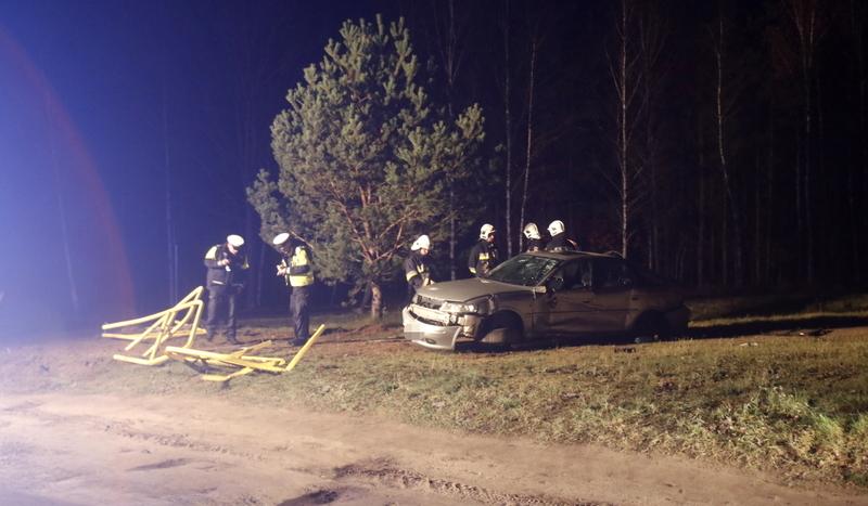 Wyleciał z drogi i staranowal barierki (FOTO)