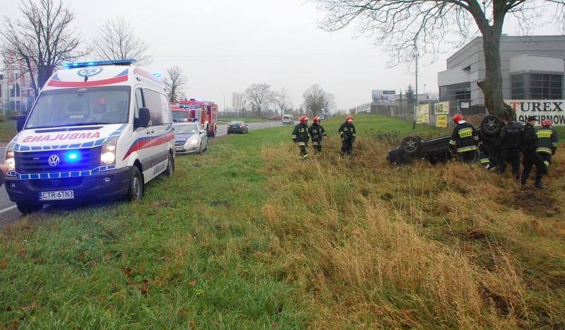 Kia dachowała pod Chojnicami (FOTO)