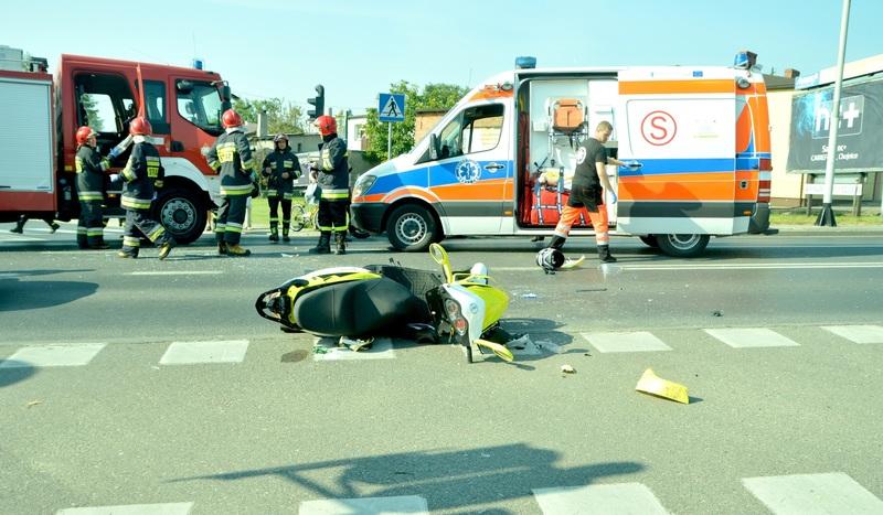 Skuter i osobówka zderzyły się na Bytowskiej w Chojnicach (ZDJĘCIA)