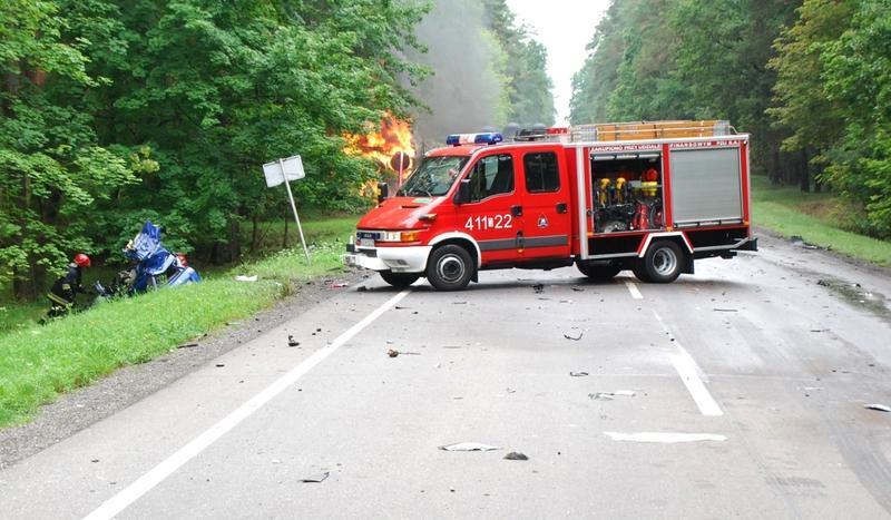 Tragedia pod Jeziorkami. Zginęły dwie osoby (FOTO)